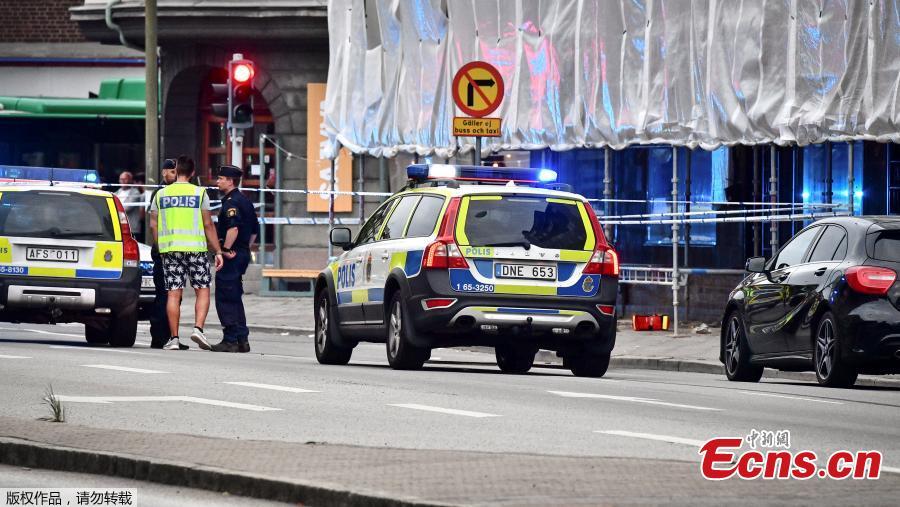 Police stand next to a cordon in central Malmo, southern Sweden, Monday, June 18, 2018. Swedish police said Tuesday that a shooting in the southern city of Malmo has resulted in the death of two people who sustained critical injures during the incident. The drive-by shooting occurred Monday night and all the five injured during the incident were sent to hospital, with one of them having succumbed to his wounds soon afterwards.(Photo/Agencies)