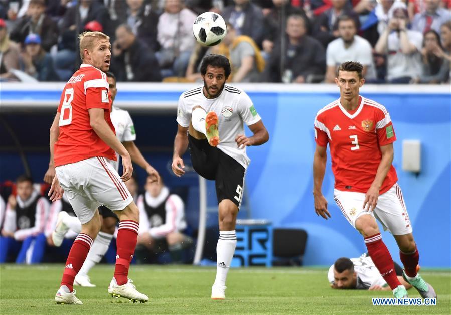 Marwan Mohsen (C) of Egypt competes during a Group A match between Russia and Egypt at the 2018 FIFA World Cup in Saint Petersburg, Russia, June 19, 2018. (Xinhua/Chen Yichen)