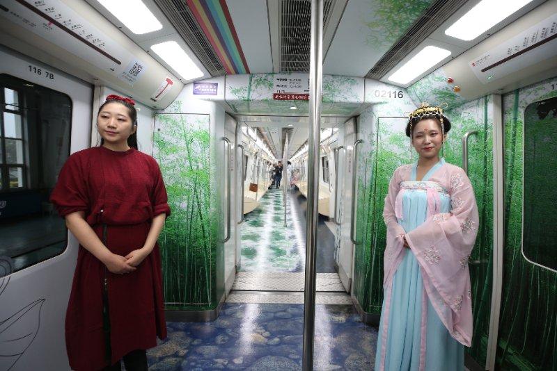 A subway train themed on Tang Dynasty (618-907) was launched in Xi\'an, Shaanxi Province, on June 18, 2018. (Photo/China Daily)