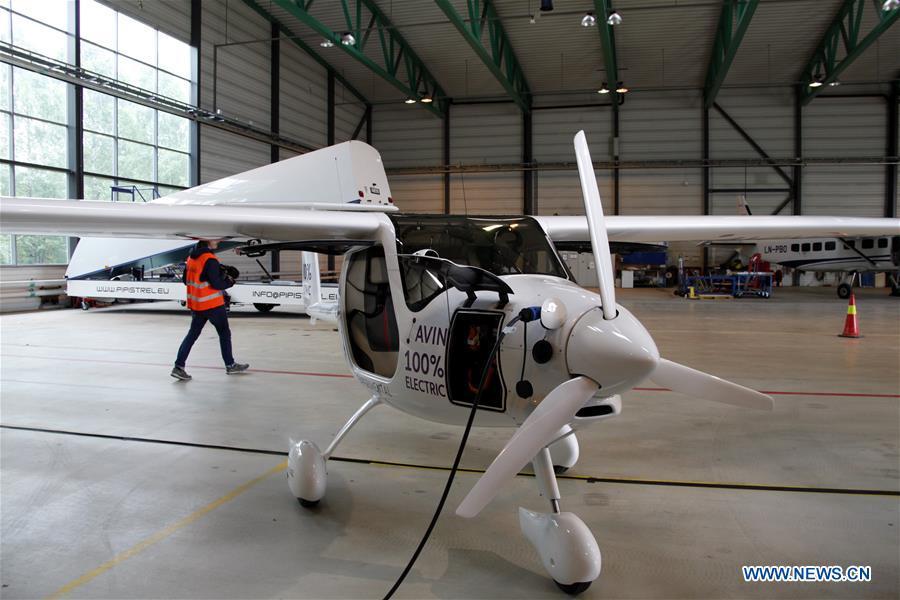 The two-seat electric aircraft, Alpha Electro G2, is seen at the airport in Oslo, Norway, June 18, 2018. Norway\'s first electric aircraft took to the skies on Monday as the Nordic country that is known for electric cars vowed to electrify its aviation as well. (Xinhua/Liang Youchang)
