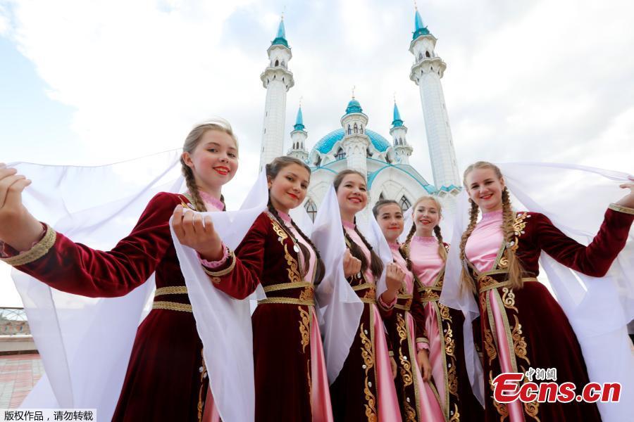 Russian children attend a cultural event at the Kremlin historic citadel of Tatarstan on Kazan, Russia, June 15, 2018. (Photo/Agencies)