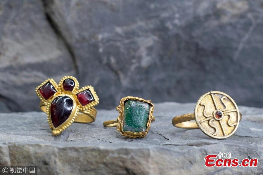 A huge collection of more than 50 ancient Roman, Greek, Viking and medieval rings, once owned by a Leicester gas engineer, are expected to raise between 80,000 pound and 100,000 pound at auction. The collection is being auctioned by the grandson of the man, who lived in the Allandale Road area of Stoneygate, in the city for almost 40 years, from the 1960s until his death, aged 93, in 2003. The ancient haul of 54 rings was gathered in the late 1950s and early 1960s. (Photo/VCG)