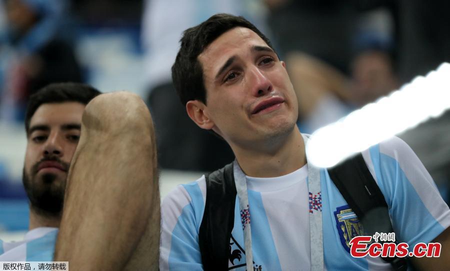 An Argentina fan looks dejected after the match between Argentina and Croatia in Nizhny Novgorod Stadium, Nizhny Novgorod, Russia, June 21, 2018. Croatia stunned Argentina 3-0 to advance to the group stage of the World Cup. (Photo/Agencies)