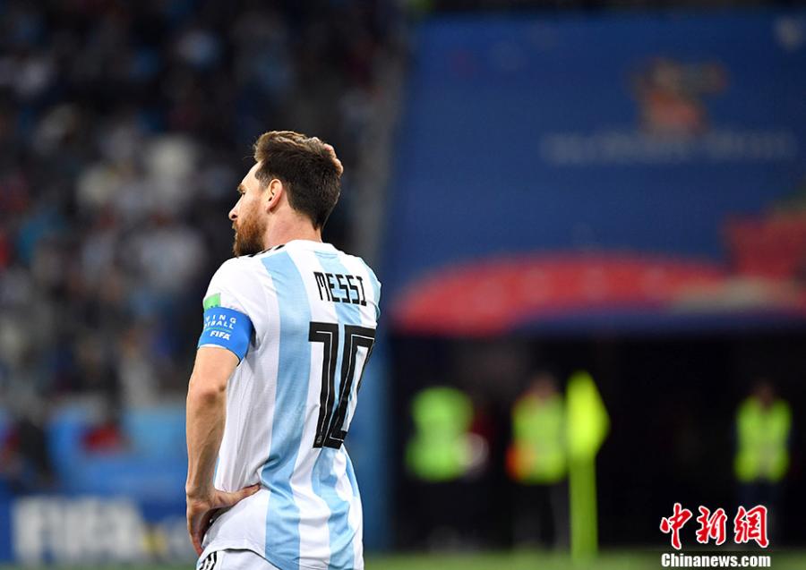 Lionel Messi of Argentina reacts during the 2018 FIFA World Cup Group D match between Argentina and Croatia in Nizhny Novgorod, Russia, June 21, 2018. Croatia won 3-0. (Photo: China News Service/Mao Jianjun)