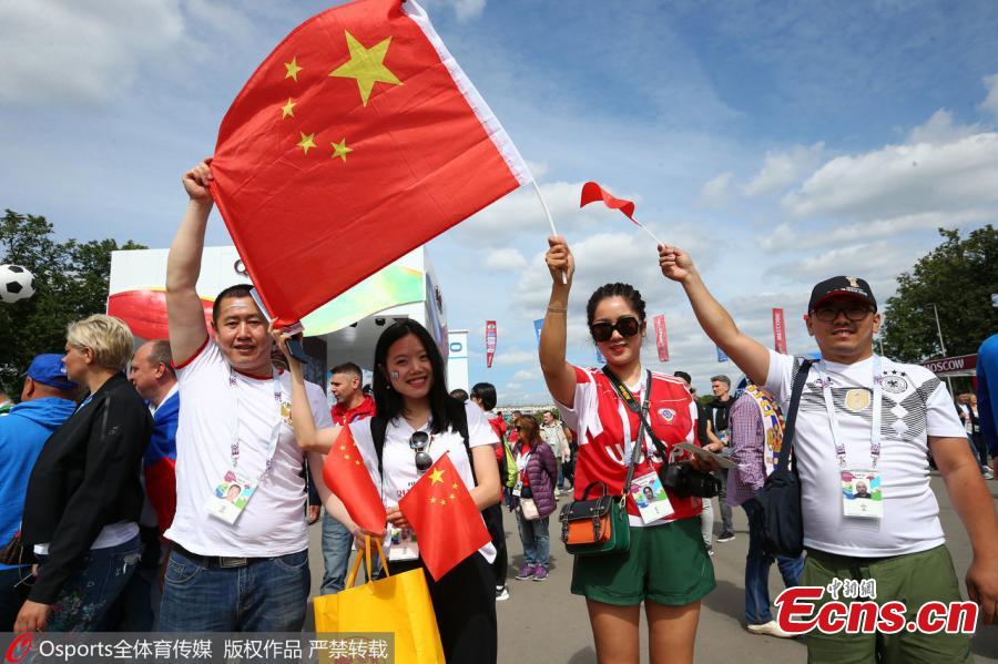 Chinese fans are seen in Russia to cheer for their favorite team at the 2018 FIFA World Cup. (Photo/Osports)