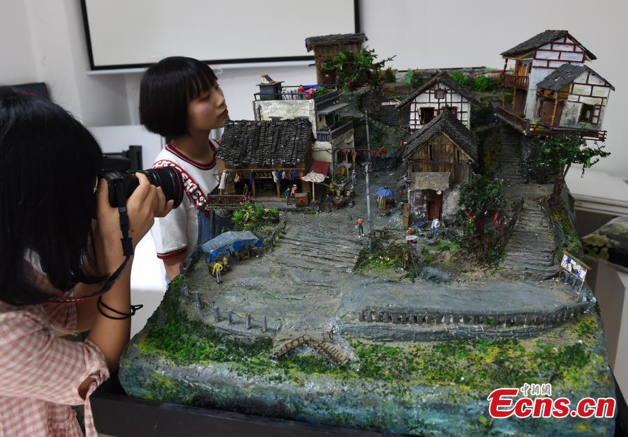 With the help of her classmates, Chinese university student Wu Yuying has finished a model of \