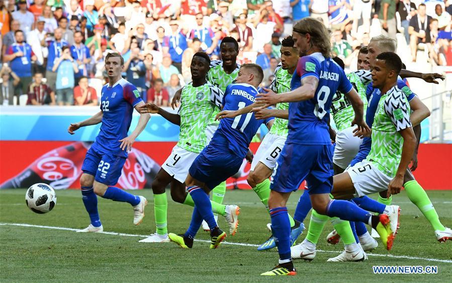 Alfred Finnbogason (C) of Iceland shoots during the 2018 FIFA World Cup Group D match between Nigeria and Iceland in Volgograd, Russia, June 22, 2018. (Xinhua/Lui Siu Wai)