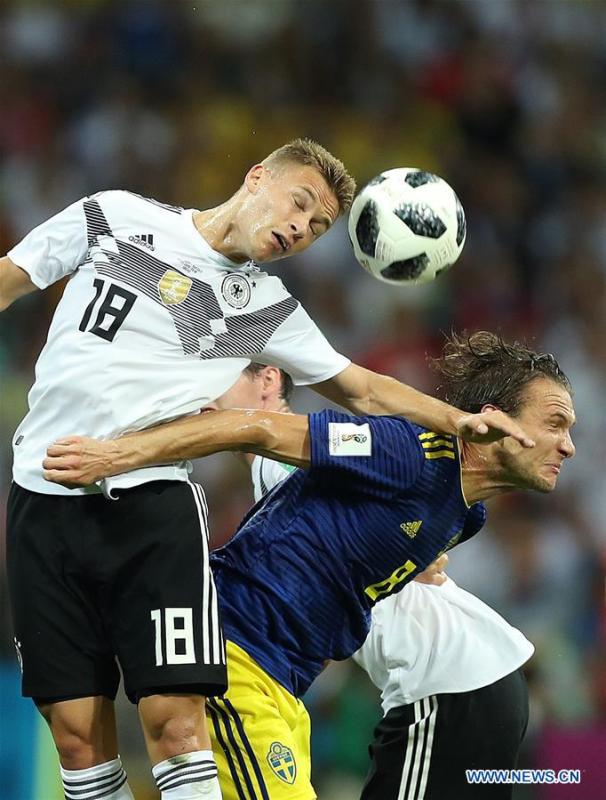 Joshua Kimmich (L) of Germany competes for a header with Albin Ekdal of Sweden during the 2018 FIFA World Cup Group F match between Germany and Sweden in Sochi, Russia, June 23, 2018. (Xinhua/Fei Maohua)
