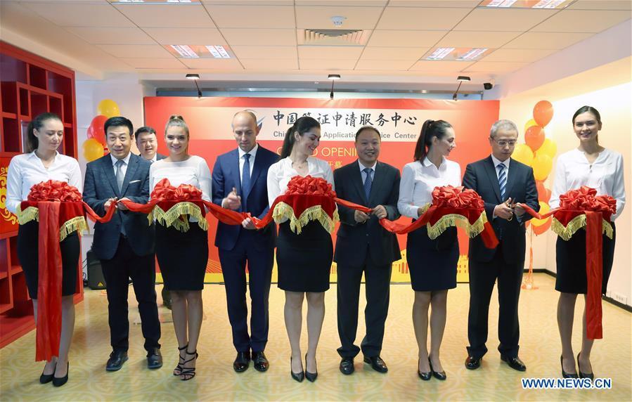 Guests attend a ribbon-cutting ceremony to open a Chinese visa application service center in Bucharest, capital of Romania, on June 22, 2018. China opened here on Friday a visa application service center, the first in Central and Eastern Europe (CEE), to facilitate the visa processing and provide better service to Romanian applicants wishing to visit China. (Xinhua/Chen Jin)
China opened here on Friday a visa application service center, the first in Central and Eastern Europe (CEE), to facilitate the visa processing and provide better service to Romanian applicants wishing to visit China.
Addressing the inauguration ceremony, Minister Counsellor Tu Jiang, charge d\'affaires a.i. of the Chinese Embassy in Romania, said that the establishment of the center is an important measure taken by the Chinese side to facilitate Romanian citizens to visit China.
He believed the new center, in line with the general trend of increasingly close personnel exchanges between the two countries, will vigorously promote the further development of bilateral relations.
Zhang Lingjie, vice president of China International Travel Service Head Office (CITS), who came to Bucharest to attend the opening ceremony, said that as the operator of the visa center, CITS will make due contributions to closer exchanges between the two countries\' peoples and to the development of the bilateral ties.
China currently has 66 visa centers overseas, of which 21 are in Europe, including the newly opened in Bucharest.