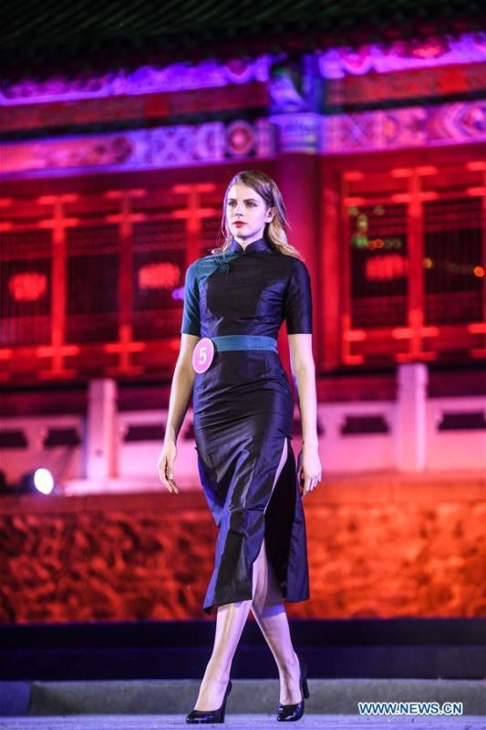 A model shows cheongsam, traditional Chinese women\'s dress also known as Qipao, during the 1st international qipao model competition in Xinbin Manchu Autonomous County in Fushun City, northeast China\'s Liaoning Province, June 23, 2018. (Xinhua/Pan Yulong)