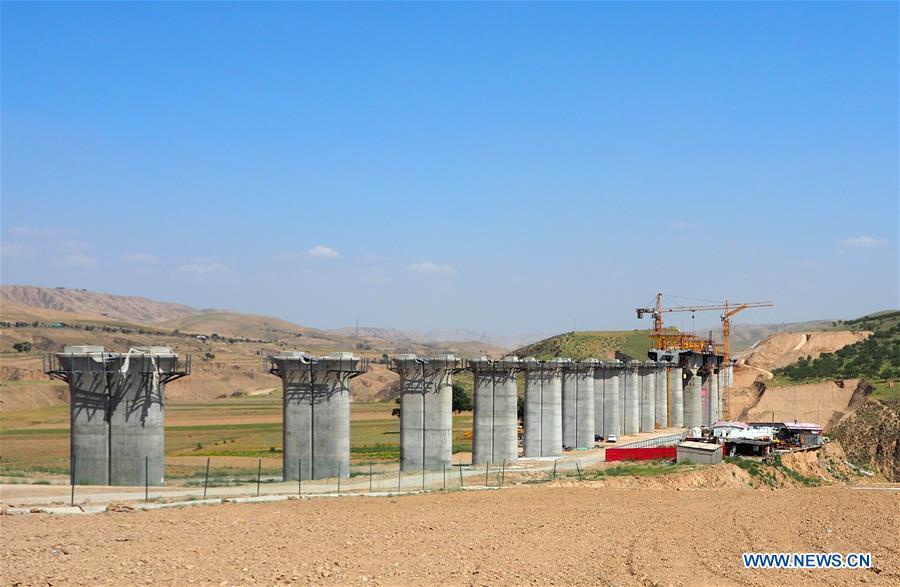 In this aerial photo taken on June 23, 2018, workers construct a bridge in the Gansu-Ningxia section of the Yinchuan-Xi\'an high-speed railway in northwest China\'s Ningxia Hui Autonomous Region. The 617-kilometer high-speed railway is scheduled to start operation by the end of 2020 with a design speed of 250 kilometers per hour. (Xinhua/Wang Yiliang)