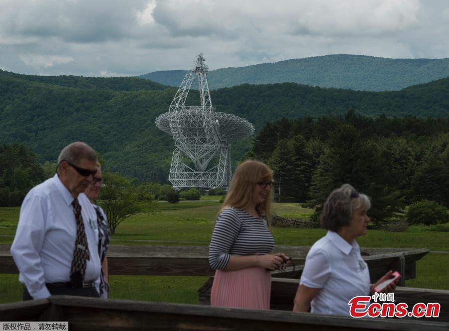 Tourists walk off a viewing platform after looking at the Green Bank Telescope at the Observatory in Green Bank, West Virginia on May 28, 2018. Green Bank is part of the US Radio Quiet Zone, where wireless telecommunications signals are banned to prevent transmissions interfering with a number of radio telescopes in the area. The largest steerable telescope in the world, the Green Bank Telescope, enables scientists to listen to low-level signals from different places in the universe. (Photo/Agencies)