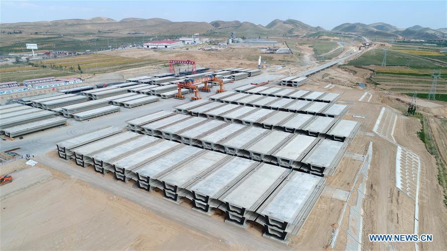 This aerial photo taken on June 23, 2018 shows prefabricated building parts for the Gansu-Ningxia section of the Yinchuan-Xi\'an high-speed railway in northwest China\'s Ningxia Hui Autonomous Region. The 617-kilometer high-speed railway is scheduled to start operation by the end of 2020 with a design speed of 250 kilometers per hour. (Xinhua/Wang Peng)