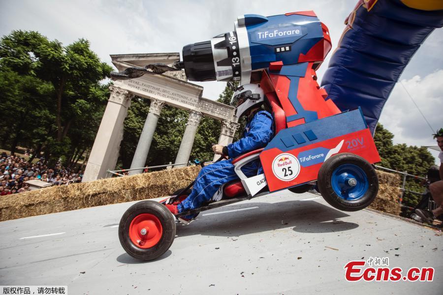 A competitor performs during the Red Bull Soapbox Race in Rome, Italy, June 24, 2018. Competitors enjoyed all kinds of twists and turns as the homemade vehicles sped down the storied slopes of The Eternal City. Red Bull Soapbox Race is an event for all those who love racing, have a sense of humor, and are interested in showing off their imagination and creativity. (Photo/Agencies)