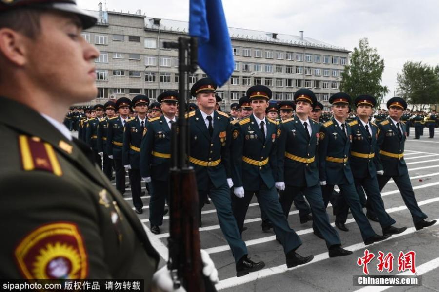 Young officers gather for a graduation ceremony at the Novosibirsk Military Institute of the Russian National Guard, June 23, 2018. (Photo/SipaPhoto)