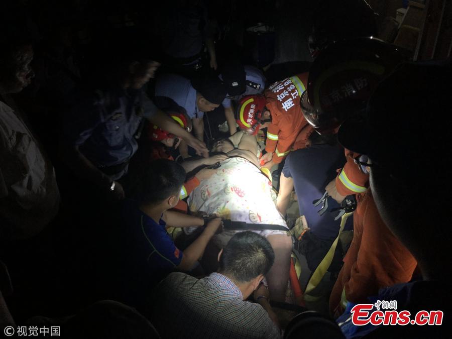 An overweight man is helped to move out of his family home on the third floor of a building in Nanjing, East China’s Jiangsu Province. The man, who has weighed as much as 175 kilograms at a previous weigh-in, has stayed in his home for two years without going out, according to his father. He was injured in a fall. It took professional rescuers three hours to assist medical staff and transfer him to a hospital. (Photo/VCG)