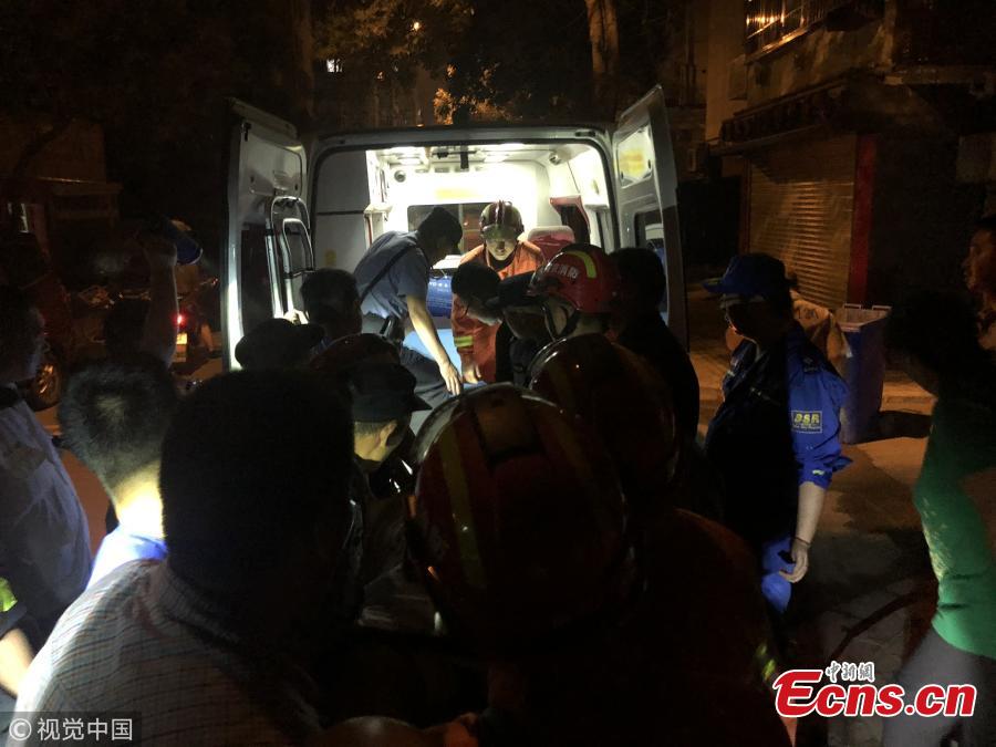 An overweight man is helped to move out of his family home on the third floor of a building in Nanjing, East China’s Jiangsu Province. The man, who has weighed as much as 175 kilograms at a previous weigh-in, has stayed in his home for two years without going out, according to his father. He was injured in a fall. It took professional rescuers three hours to assist medical staff and transfer him to a hospital. (Photo/VCG)