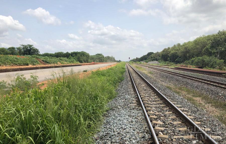 Photo shows train tracks near the construction site of the China-Thailand high-speed railway. (Photo: Chu Daye/GT)
The China-Thailand railway will bring high-speed rail to Thailand in few years\' time, increasing train speeds in the country from 80km/h to 250km/h.