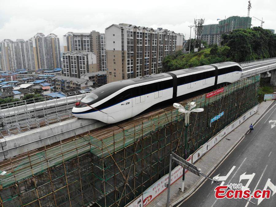 An elevated railway track is under test in Guang’an City, Southwest China’s Sichuan Province. The 8.49-kilometer-long line can transport up to 30,000 people per hour at a maximum speed of 80 kilometers an hour. The system is an effective way to address traffic jams in small and medium-sized cities. The elevated railway track is easier and quicker to build, at a cost of one fourth of building a subway line. (Photo: China News Service/Zhang Lang)