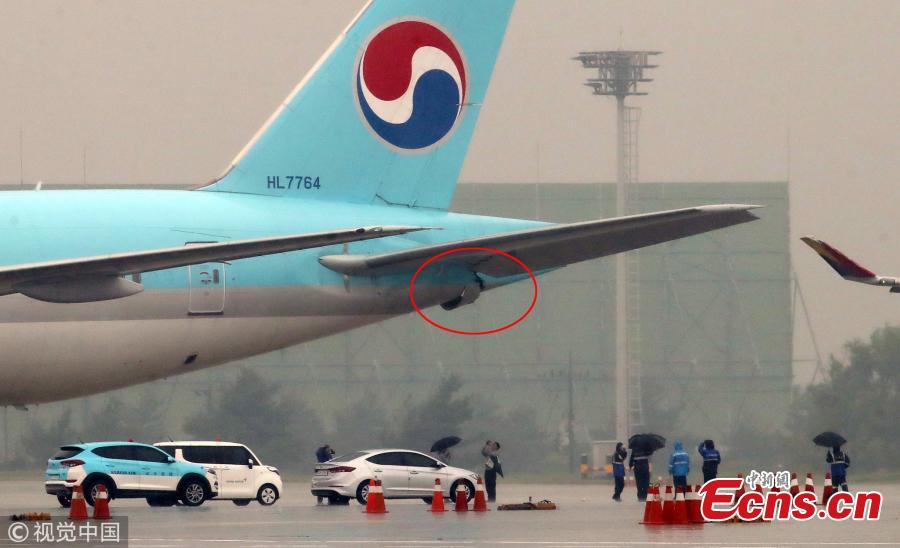 Two airplanes collide at an airport in Gimpo in western Seoul, causing damage to part of the jets, Juen 26, 2018. A passenger jet of the Korean Air, a flagship South Korean air carrier, hit its rear against a wing of the Asiana Airlines airliner. However, there has been no casualty. (Photo/VCG)