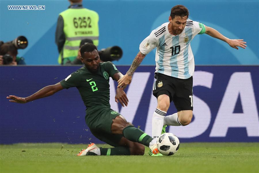 Bryan Idowu (L) of Nigeria vies with Lionel Messi of Argentina during the 2018 FIFA World Cup Group D match between Nigeria and Argentina in Saint Petersburg, Russia, June 26, 2018. (Xinhua/Wu Zhuang)