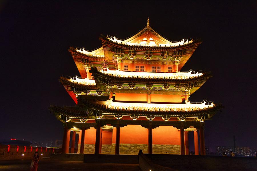 Datong city wall is one of the most well-preserved city walls in China. It\'s bigger and taller than the ones in Pingyao and Xian. Though it was rebuilt, that process was based on a very accurate blueprint from nearly a century ago.  (Photo/chinadaily.com.cn)