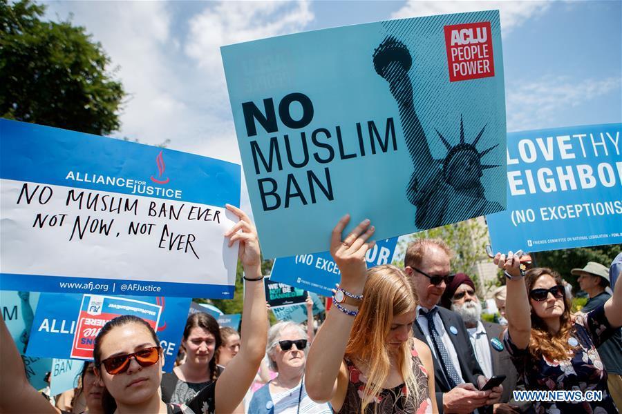 People gather to protest Supreme Court\'s ruling regarding Trump\'s travel ban in front the U.S. Supreme Court in Washington D.C., the United States, on June 26, 2018. U.S. Supreme Court on Tuesday ruled President Donald Trump\'s travel ban on several Muslim-majority countries is lawful. (Xinhua/Ting Shen)