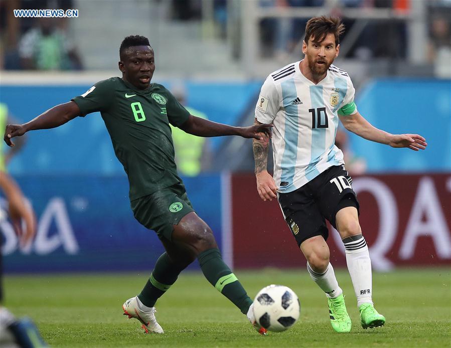 Lionel Messi (R) of Argentina vies with Oghenekaro Etebo of Nigeria during the 2018 FIFA World Cup Group D match between Nigeria and Argentina in Saint Petersburg, Russia, June 26, 2018. (Xinhua/Wu Zhuang)