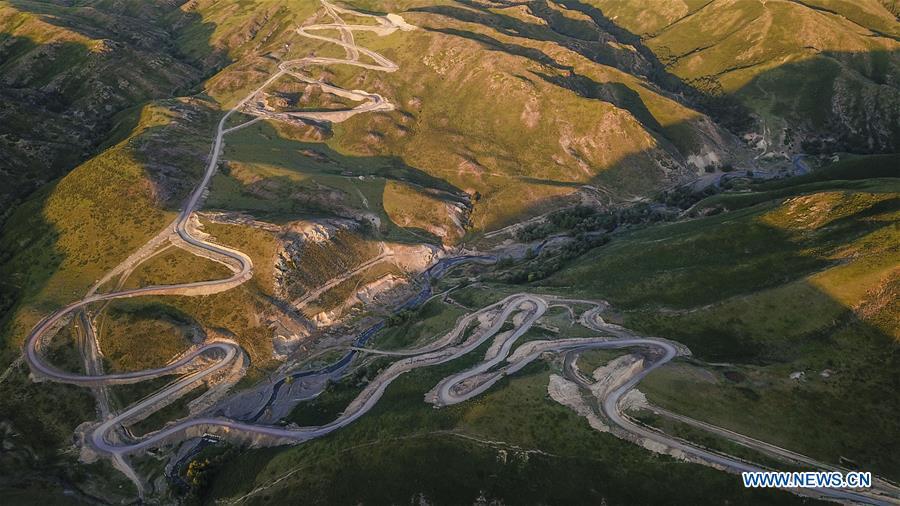 Aerial photo taken on June 22, 2018 shows a driveway on the Barlik Mountain in Yumin County, northwest China\'s Xinjiang Uygur Autonomous Region. Local herdsmen have transferred their livestock to summer pastures on the Barlik Mountain since late June and will stay here until September. Local authorities has devoted efforts in recent years to protect the ecological environment on the pasture and upgrade driveways to improve the infrastructure construction in the pasturing area. (Xinhua/Hu Huhu)