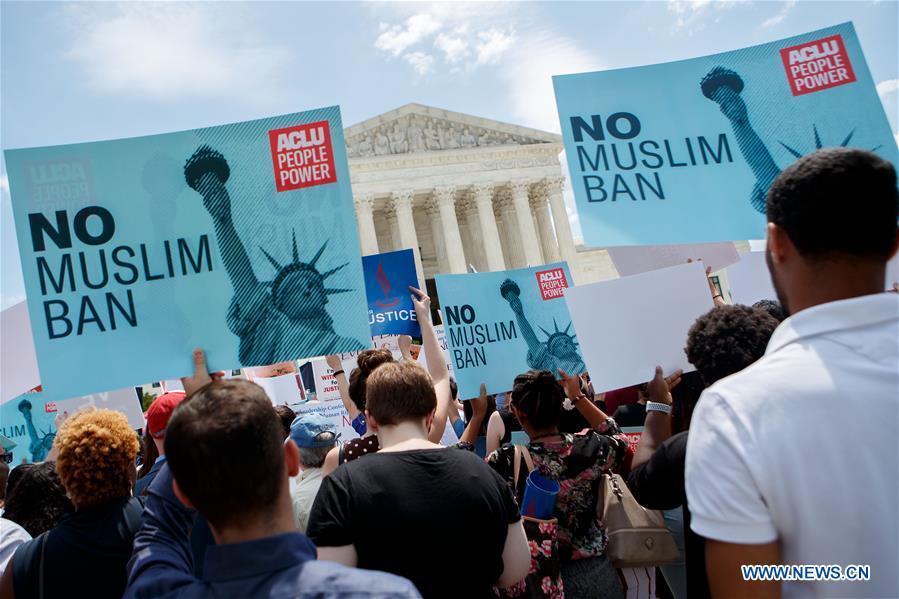 People gather to protest Supreme Court\'s ruling regarding Trump\'s travel ban in front the U.S. Supreme Court in Washington D.C., the United States, on June 26, 2018. U.S. Supreme Court on Tuesday ruled President Donald Trump\'s travel ban on several Muslim-majority countries is lawful. (Xinhua/Ting Shen)