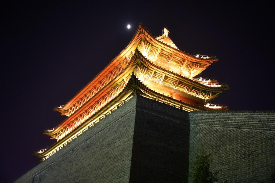 Datong city wall is one of the most well-preserved city walls in China. It\'s bigger and taller than the ones in Pingyao and Xian. Though it was rebuilt, that process was based on a very accurate blueprint from nearly a century ago.  (Photo/chinadaily.com.cn)