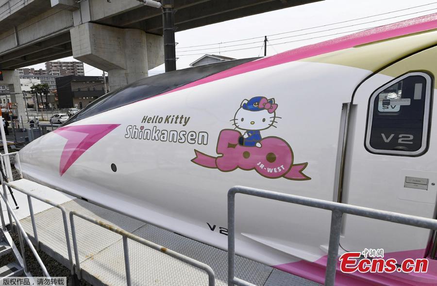 West Japan Railway Company unveils Hello Kitty Shinkansen, bullet train, at Hakata Railyard and Factory in Nakagawa-machi, Fukuoka Prefecture on June 25, 2018. It will travel between Shin-Osaka and Hakata station from June 30. Various kinds of Tourist Information will be offered at the first car and visitors can take picture with Kitty at the second.( Photo/Agencies)