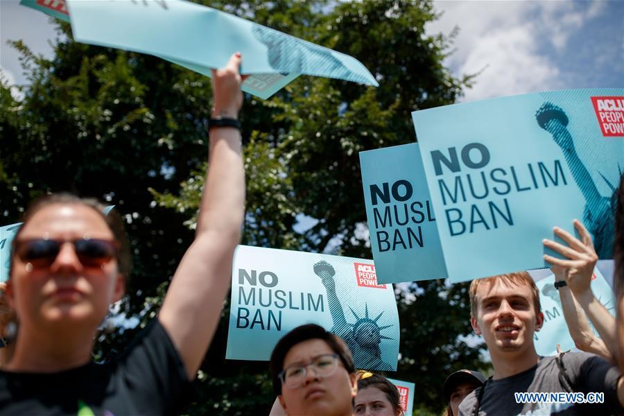 People gather to protest Supreme Court\'s ruling regarding Trump\'s travel ban in front the U.S. Supreme Court in Washington D.C., the United States, on June 26, 2018. U.S. Supreme Court on Tuesday ruled President Donald Trump\'s travel ban on several Muslim-majority countries is lawful. (Xinhua/Ting Shen)