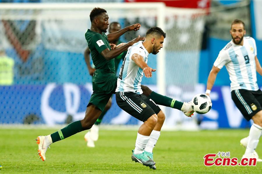 Argentina\'s Lionel Messi in action during the World Cup match between Nigeria and Argentina in Saint Petersburg Stadium, Saint Petersburg, Russia, June 26, 2018. (Photo: China News Service/Fu Tian)