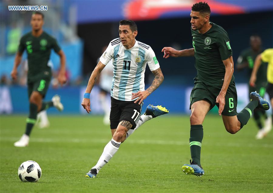 Angel Di Maria (C) of Argentina vies with Leon Balogun (R) of Nigeria during the 2018 FIFA World Cup Group D match between Nigeria and Argentina in Saint Petersburg, Russia, June 26, 2018. (Xinhua/Wu Zhuang)