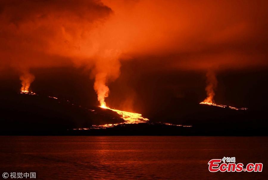 Lava flows down the Sierra Negra volcano on Isabela Island in the Galapagos Archipelago about 1000 km off the Ecuadorean coast in the Pacific Ocean, early on June 27, 2018. (Photo/VCG)