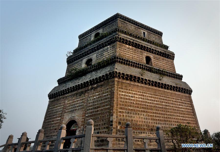 File photo taken on Oct. 17, 2015 shows the Fanta Pagoda in Kaifeng, central China\'s Henan Province. The pagoda was built in 974 A.D. Pagodas built in ancient times in Henan act not only as landmarks for sight-seeing, but also as observers of the Chinese history. (Xinhua/Li An)