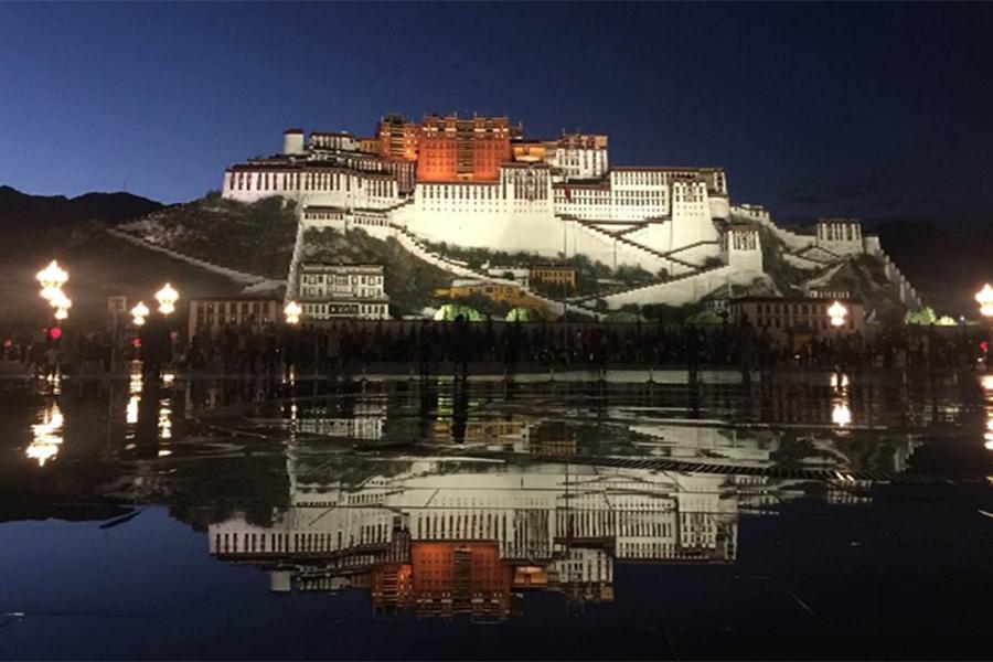 Night view of the Potala Palace in Lhasa, Tibet autonomous region, June 21, 2018. (Photo for chinadaily.com.cn)

China\'s Tibet autonomous region has witnessed great change as its economy, environmental protection, agriculture, tourism, poverty relief, and social security system maintain strong momentum.