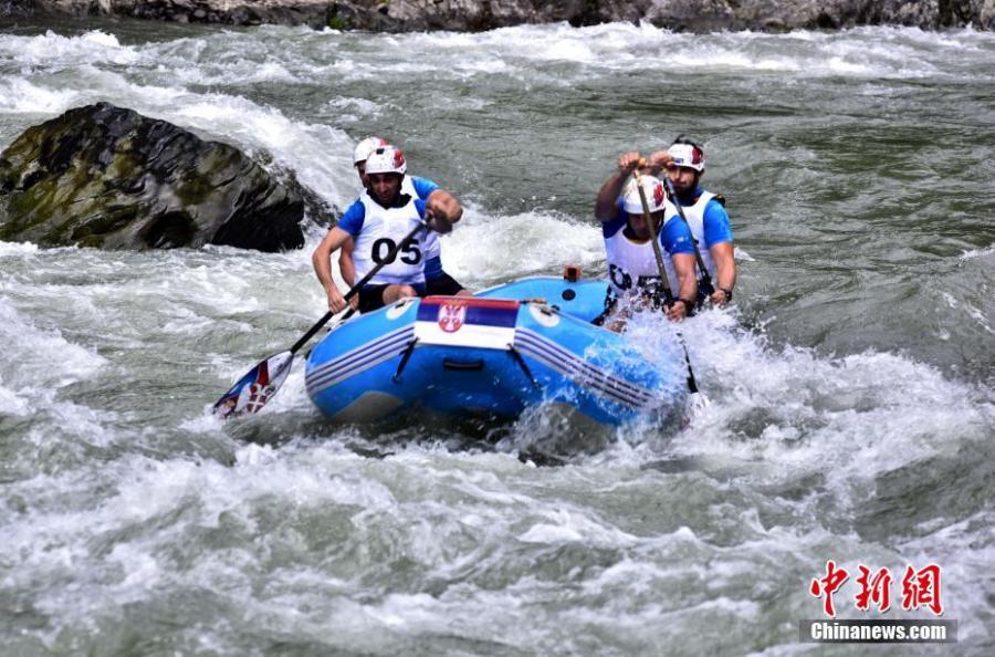 Participants ride down a river in an international rafting competition in Ziyuan County, Guilin City, South China’s Guangxi Zhuang Autonomous Region, June 28, 2018. Twenty teams from 16 countries including Argentina, Brazil and Nepal took part in the contest. (Photo: China News Service/Tang Mengxia)