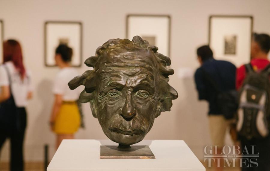 The Bronze sculpture \'Einstein\' by Belarusian artist Konstantin Selikhanov. (Photo: Li Hao/GT)

The International Art Collection called ‘Harmonious Co-Existence’ kicked off at the National Art Museum of China on June 27 in Beijing. Over 200 artworks of about a hundred artists, including Pablo Picasso and Kaethe Kollwitz, will be on display. The International Art Collection runs until July 8.