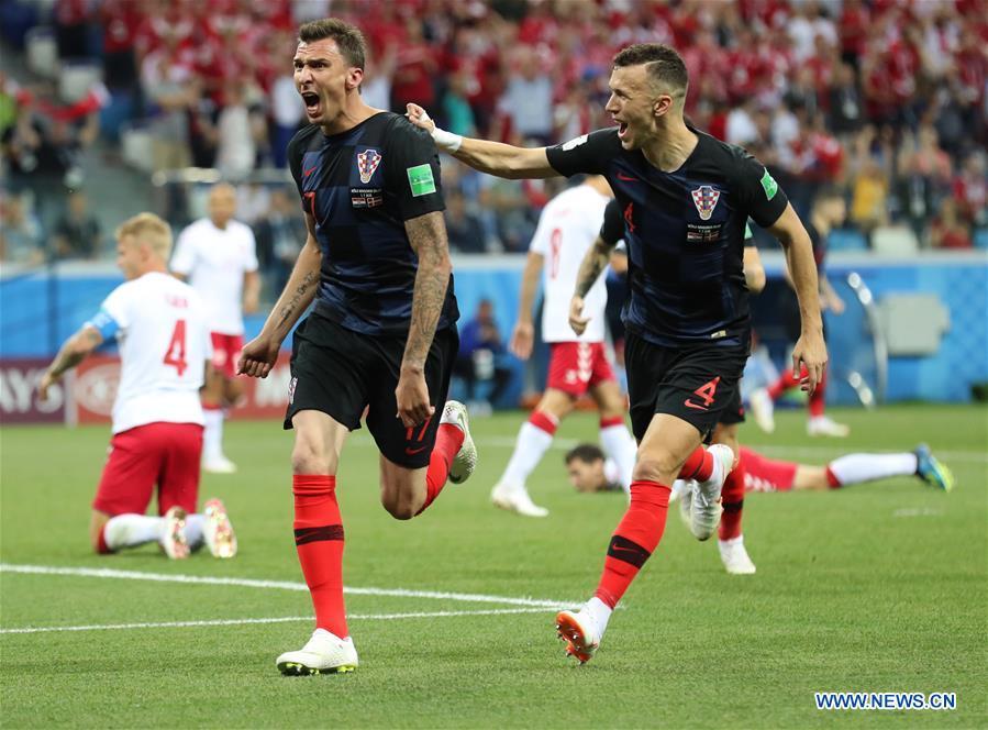 Mario Mandzukic (L front) of Croatia celebrates scoring during the 2018 FIFA World Cup round of 16 match between Croatia and Denmark in Nizhny Novgorod, Russia, July 1, 2018. (Xinhua/Bai Xueqi)
