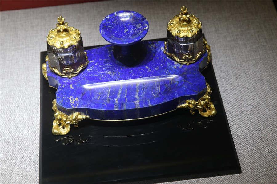 An inkstand (Photo/China Daily)

This year marks the 20th anniversary of Beijing Summer Palace being inscribed on the UNESCO World Heritage List. A series of events marking the anniversary are being held, including an exhibition titled A Date with the Summer Palace, which provides glimpses into the extravagant lifestyle of Russian imperial families.

The exhibition, held at the Beijing Summer Palace\'s Garden of Virtue and Harmony (Dehe Yuan) and Wenchang Gallery through Oct 9, shows more than 200 works of art loaned from the Peterhof State Museum near St Petersburg.

The museum has been transformed from the Grand Peterhof Palace, which once served as the summer residence of Russian tsars and their families during the 18th and 19th centuries.

The most-visited destination in Russia during 2017, the palace boasts not only a majestic appearance but also a rich collection of paintings, furniture pieces, costumes, books, ceremonial objects and other works of art.

The artifacts made their China debut at the World Art Museum in Beijing from April to June, before coming to the Summer Palace.

Highlight exhibits include 14 portraits of Russian tsars, including one depicting Peter the Great who ordered the construction of the Grand Peterhof Palace and another showing a standing Catherine the Great in front of a mirror. Her red velvet throne is also displayed.