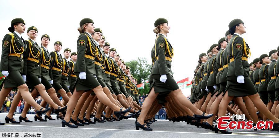 Belarus honor guard soldiers perform during a parade marking Independence Day in Minsk, Belarus, July 3, 2018. (Photo/Agencies)