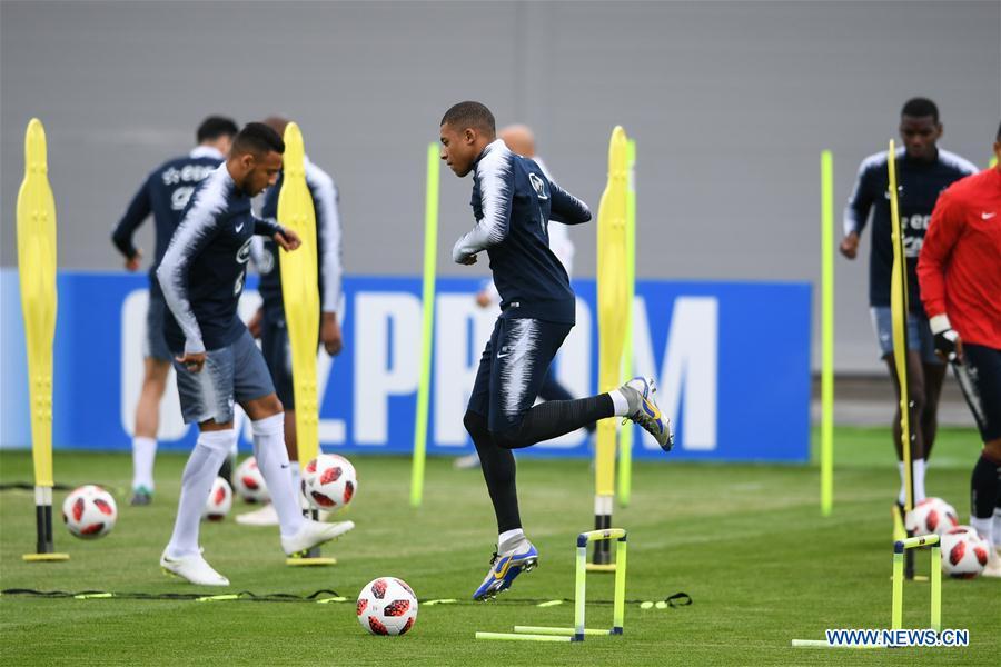 France\'s Kylian Mbappe (C) attends a training session near Moscow, Russia, on July 4, 2018. France will face Uruguay in a quarter-final match of the 2018 FIFA World Cup on July 6. (Xinhua/Du Yu)