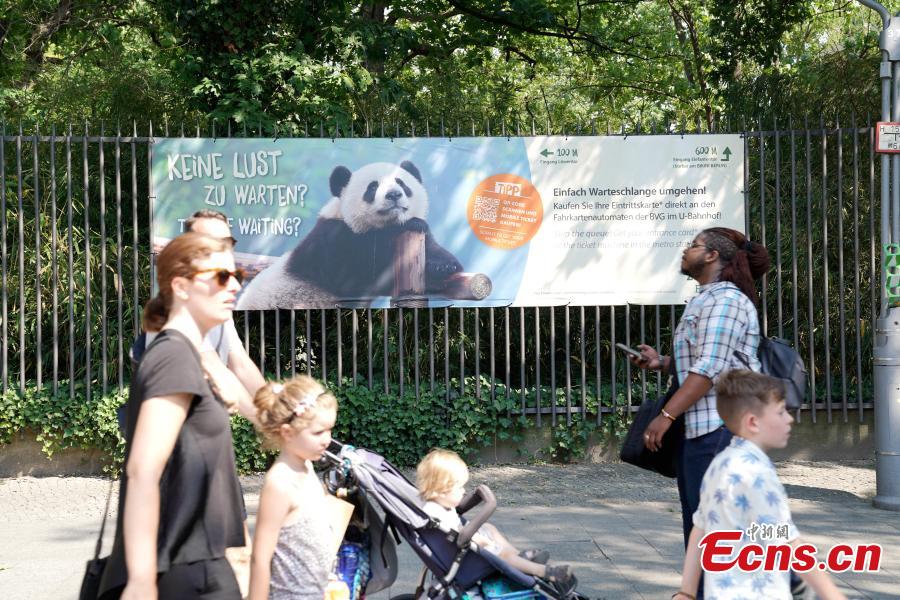 Visitors walk past a poster of panda outside Berlin Zoo in Berlin, Germany. Mengmeng and Jiaoqing, the two giant pandas from China, arrived in Berlin on June 24, 2017. They became superstar during their first-year\'s stay here in Berlin Zoo. The panda pair will stay in Berlin Zoo for 15 years. (Photo: China News Service/Peng Dawei)