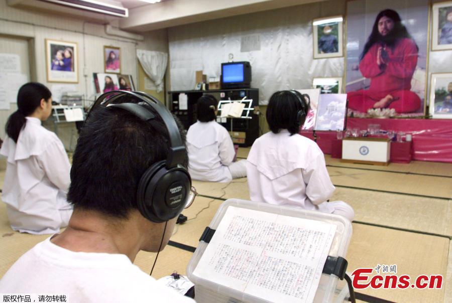 Doomsday cult Aum Shinrikyo followers chant in religious training before a portrait of guru Shoko Asahara at Aum\'s Adachi office in Tokyo where extensive facilities are located. (Photo/Agencies)