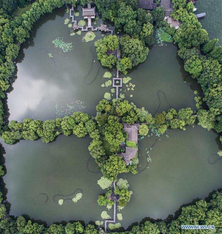 Aerial photo taken on July 6, 2018 shows the summer scenery of the West Lake in Hangzhou, east China\'s Zhejiang Province. (Xinhua/Xu Yu)
