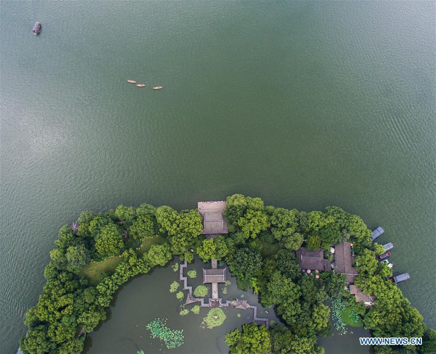 Aerial photo taken on July 6, 2018 shows the summer scenery of the West Lake in Hangzhou, east China\'s Zhejiang Province. (Xinhua/Xu Yu)
