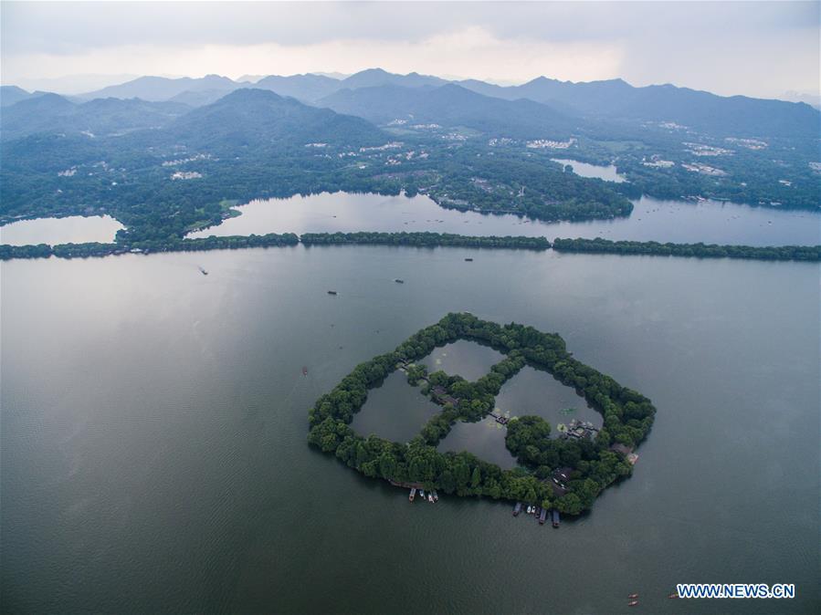 Aerial photo taken on July 6, 2018 shows the summer scenery of the West Lake in Hangzhou, east China\'s Zhejiang Province. (Xinhua/Xu Yu)