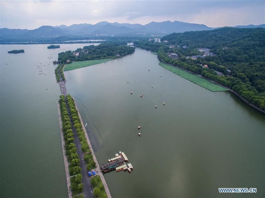 Aerial photo taken on July 6, 2018 shows the summer scenery of the West Lake in Hangzhou, east China\'s Zhejiang Province. (Xinhua/Xu Yu)